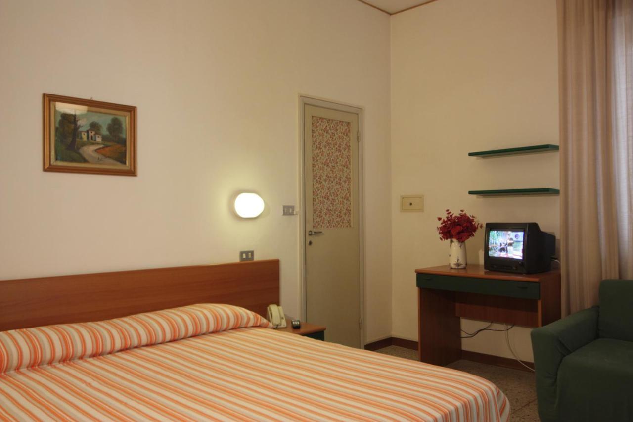 Hotel Garni Picnic Riccione Eksteriør billede