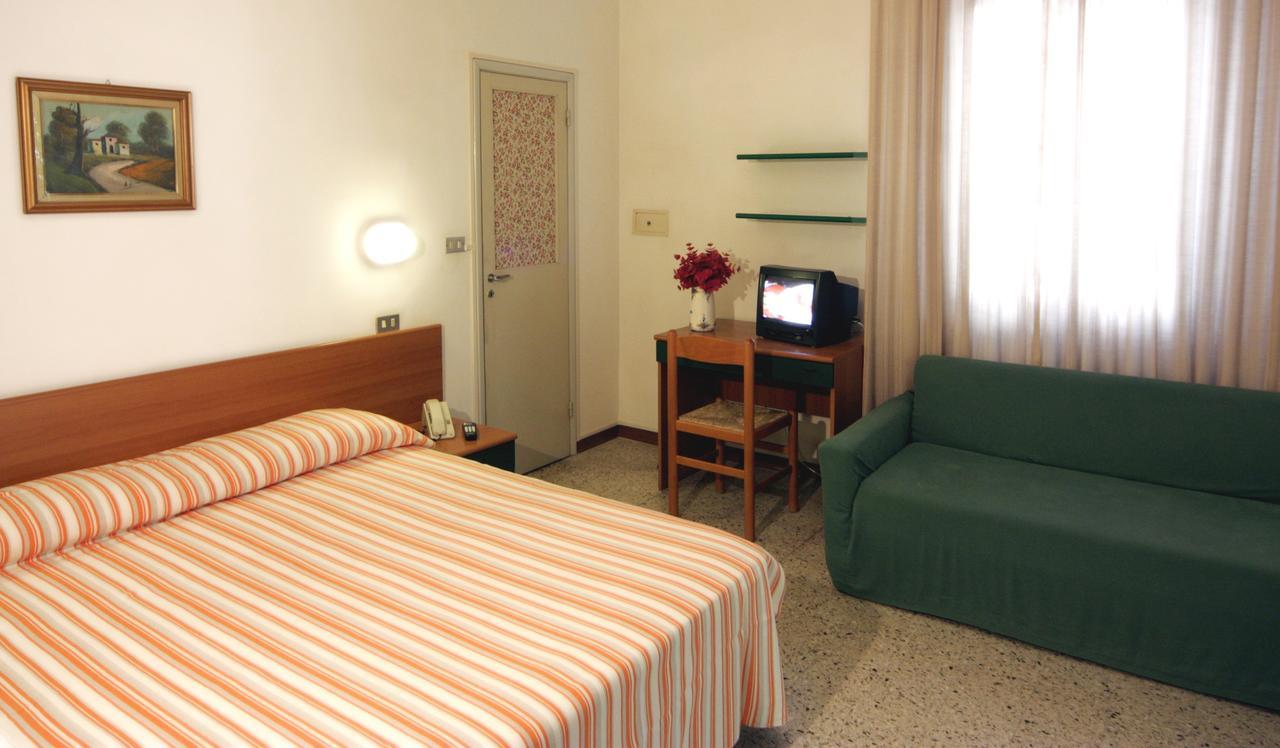 Hotel Garni Picnic Riccione Eksteriør billede