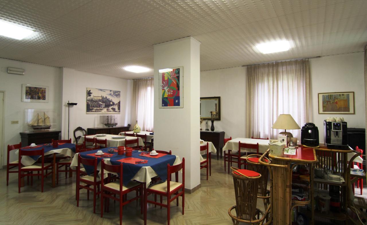 Hotel Garni Picnic Riccione Eksteriør billede